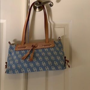 Dooney & Bourke Fashionable Shoulder Bag